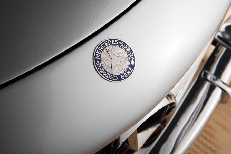  Mercedes-Benz 300 SL Roadster 1961 года  (фото 27 из 30)